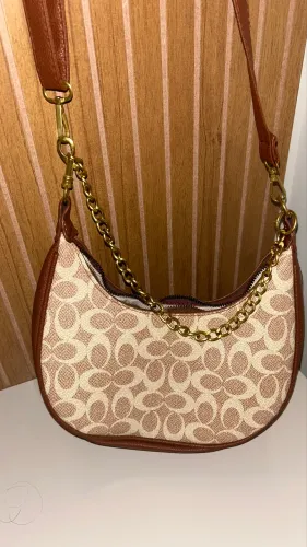 Bolsa inspirada em Coach