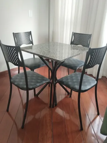Conjunto Mesa de Jantar 4 Lugares Pedra em Mármore 
