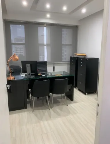 Sala Comercial Pronta para Uso | Mobiliada + Vista Linda + Ar em Todas as Salas - Centro
