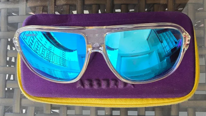 Óculos Absurda Calixto transparente com lente azul espelhado