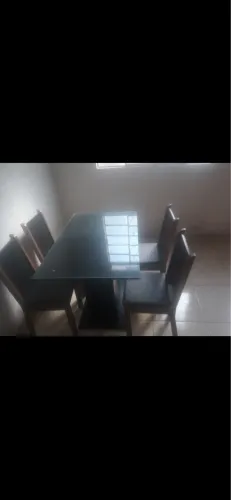 Vendo mesa 4 cadeiras