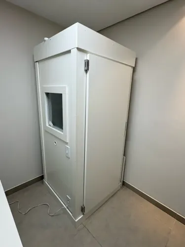 Cabine acústica para audiometria FonoPrime Deluxe 0,90 x 0,90 x 2,00 (L x C x A)