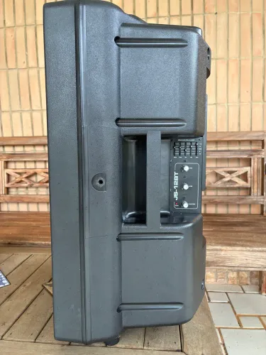 Caixa de som JBL 150w
