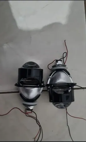 Vende se projetor..ótimo para seu veículo..