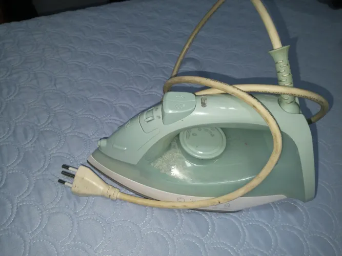 2 Ferros de passar roupas! 