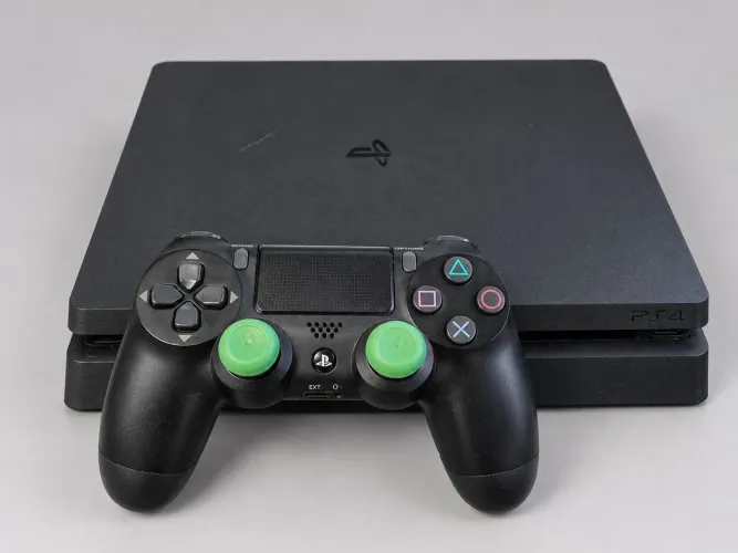 Ps4 slim desbloqueado + 2 jogos originais
