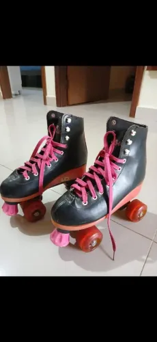Patins de quatro rodas, usado-novo, tamanho 36/37