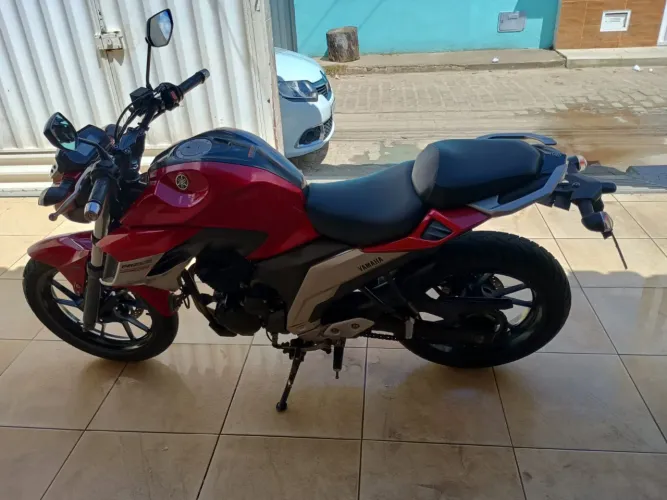 Yamaha Fazer 250 cilindradas