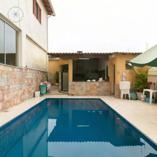 Casa em lote 360 à venda no Santa Mônica, Belo Horizonte, MG.