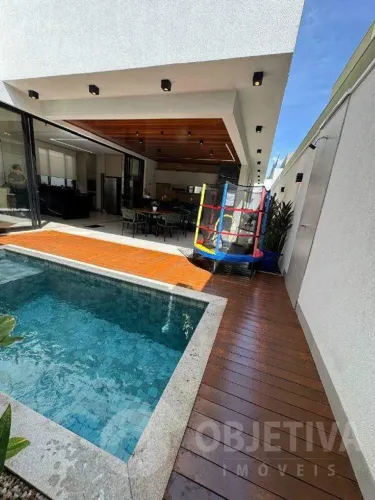 Linda casa térrea disponível para Aluguel no Condomínio Splendido