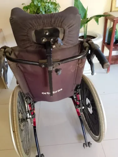 Cadeira de Rodas Usada Apenas Uma Vez