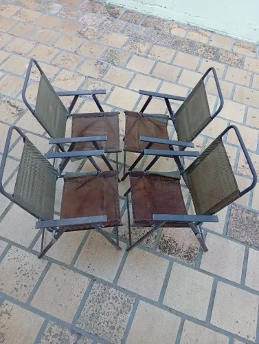 4 Cadeiras dobráveis para jardim, piscina, em material de ferro. 