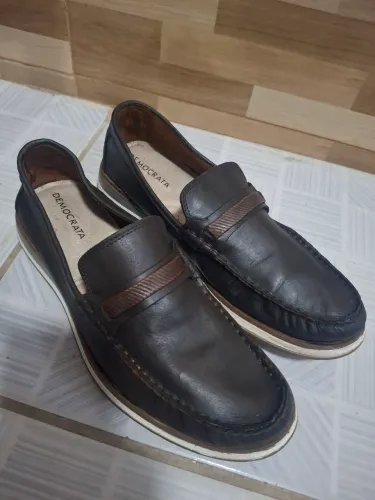 Vendo sapato mocaci masculino Democrata todo em couro tamanho 40