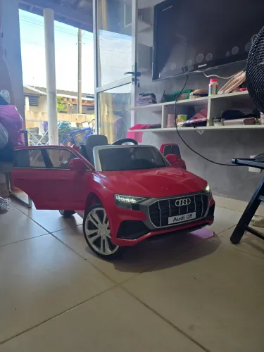 Carrinho elétrico 12v audi Q8 extra!