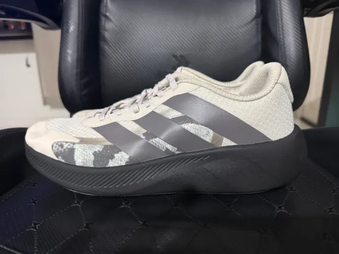 Tênis Adidas Hyperboost Edge - tamanho 43