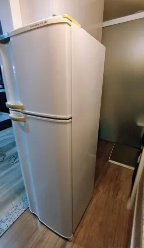 Geladeira degelo Electrolux super freezer DC37 com pequena avaria de ferrugem.
