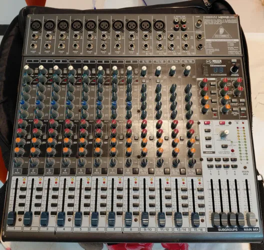 Mesa de Som Behringer Xenix X2442 USB