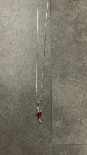 Vendo colar prata com pingente rosa