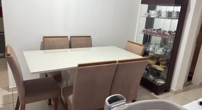 Mesa com 6 cadeiras
