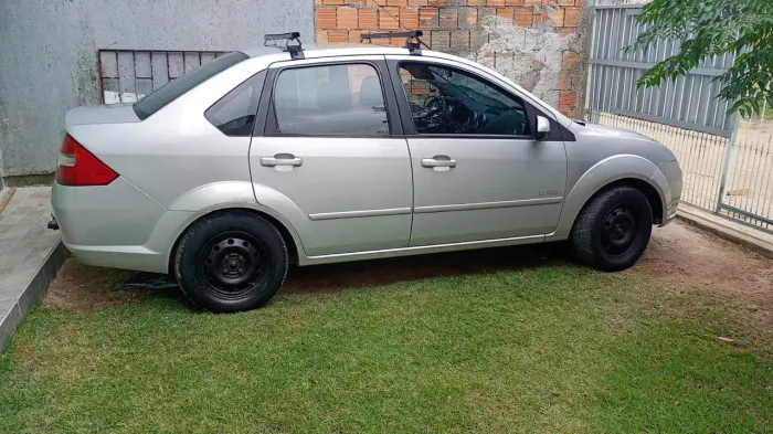 Ford Fiesta Sedan 1.0 8V Flex 4P 2009