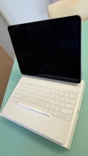 iPad Air m3 256gb Apple Pencil Pro Magic Keyboard