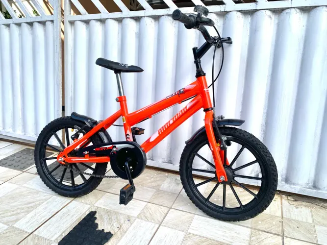 Bicicleta infantil usada apenas 2 vezes.