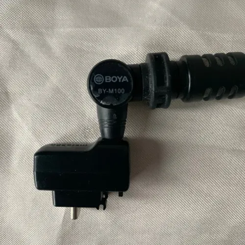 Microfone Boya BY-M100 para smartphone e câmera