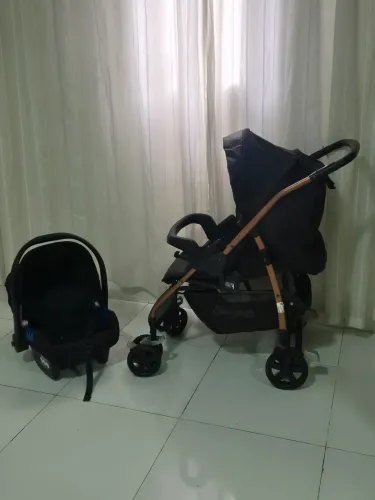 Carrinho de Bebê + Bebê conforto Burigotto