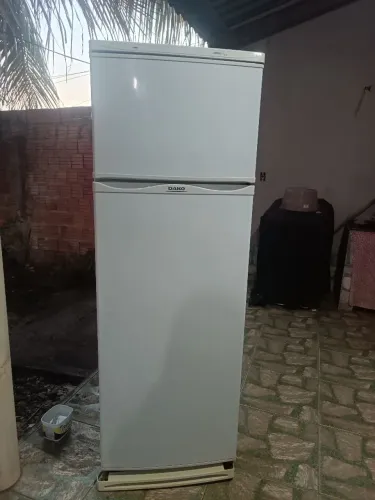 Geladeira DAKU 375 litros