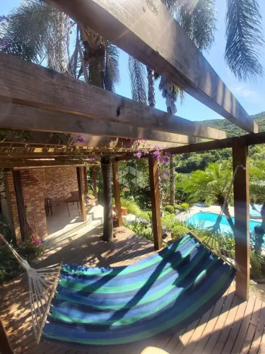 Sítio/Chácara à Venda - Vista Deslumbrante e Acesso ao Rio