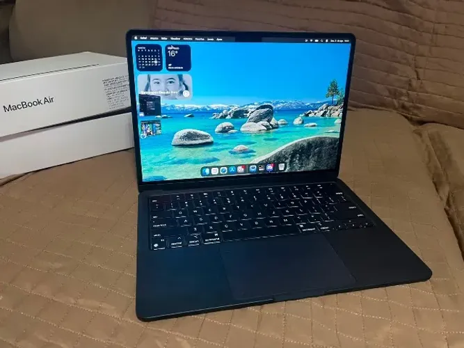 MacBook Air M2 - 16 GB RAM - 256 GB - Midnight Black
