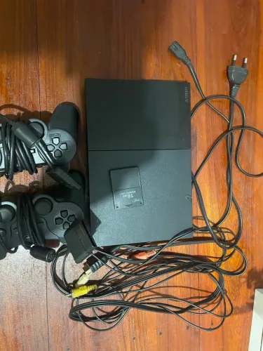 Ps2 em bom estado com 2 controles 1 memory card 16mb e 11 jogos