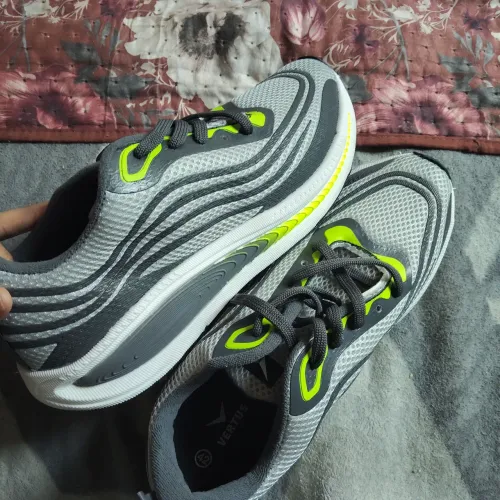 Tenis masculino novo, número 42.