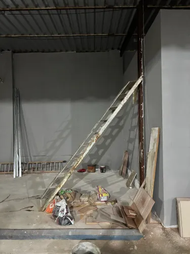 Escada de ferro reforçada