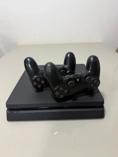 PS4 SLIM 1TB DESBLOQUEADO + 2 CONTROLES - MUITA DIVERSÃO GARANTIDA