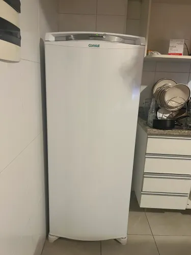 Geladeira pouquíssimo uso.