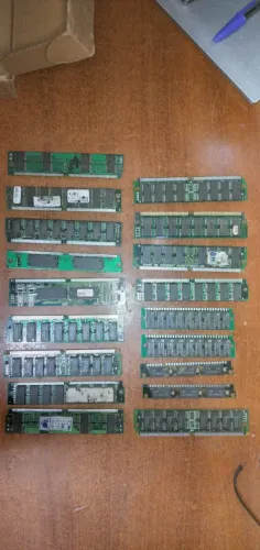 Pentes de memória EDO antigos para 386 e 486