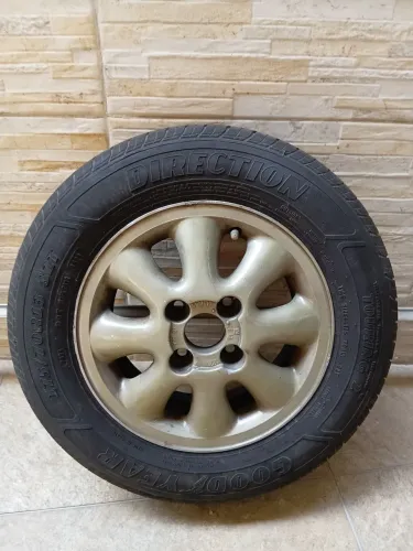 4 rodas de liga leve com 4 pneus Goodyear direction 