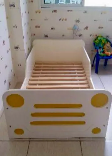Vendo cama infantil carro marca tok stok pouco tempo de uso com o colchão