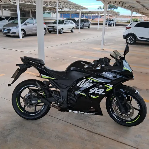 Kawasaki ninja 250R perfeito estado