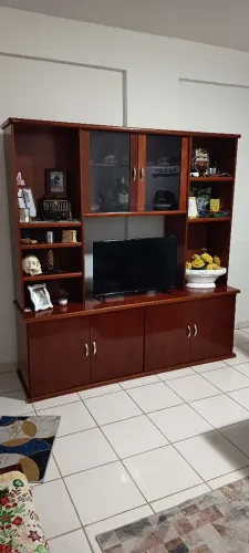 Estante de madeira para TV