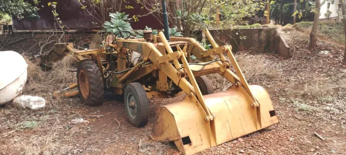Trator retro escavadeira