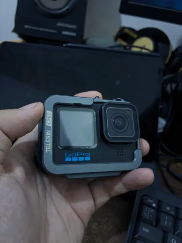 Câmera GoPro Hero 10 c/ Case de Metal Telesin e  Acessórios