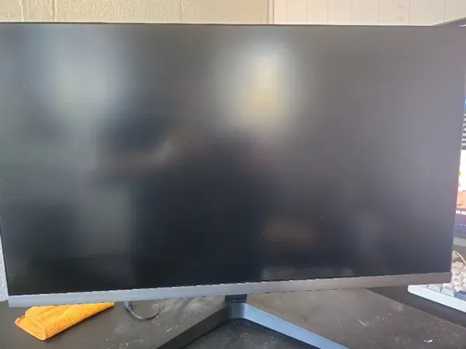 Monitor 4K Samsung UR550