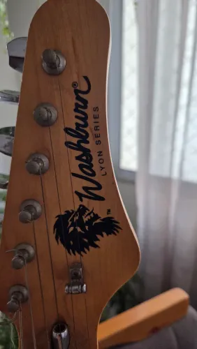 Guitarra Washburn Lyon 