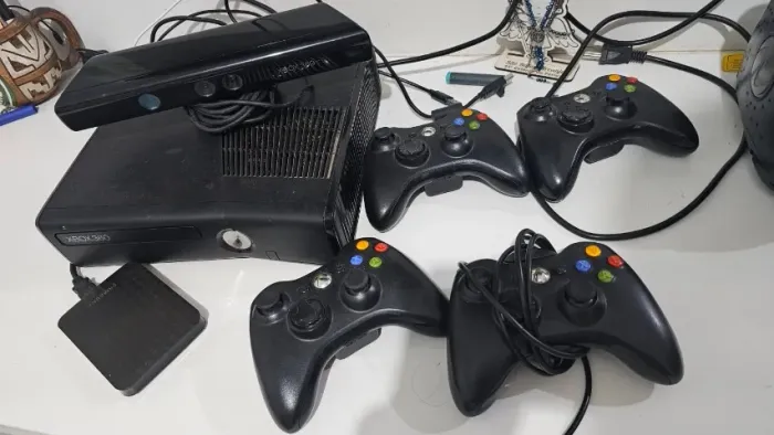 Xbox 360 Slim Desbloqueado Completo - 4 Controles + Kinect + HD com Jogos