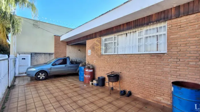 Casa residencial à venda no bairro Vila Tibério, em Ribeirão Preto/SP.