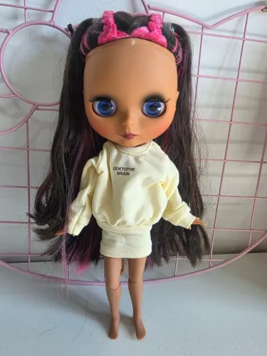 Boneca articulada DBS estilo Blythe (TBL) Pele Matte e Negra - c/ conjunto de mãos extra