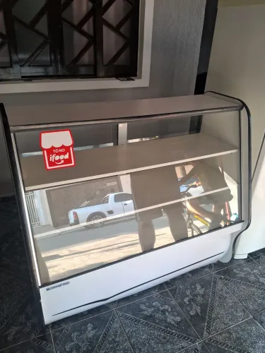 Equipamentos para comércio semi novo.