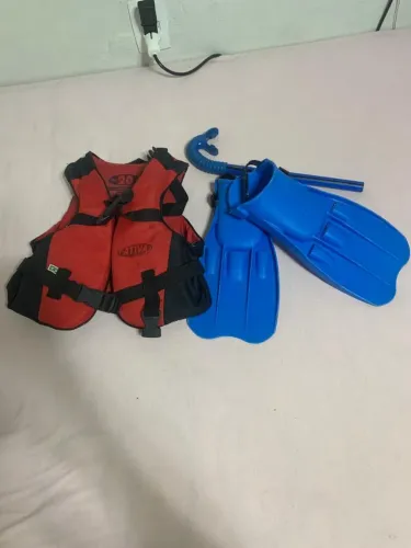 Colete Salva-Vidas ate 20Kg e Nadadeiras (Para Crianças) ?